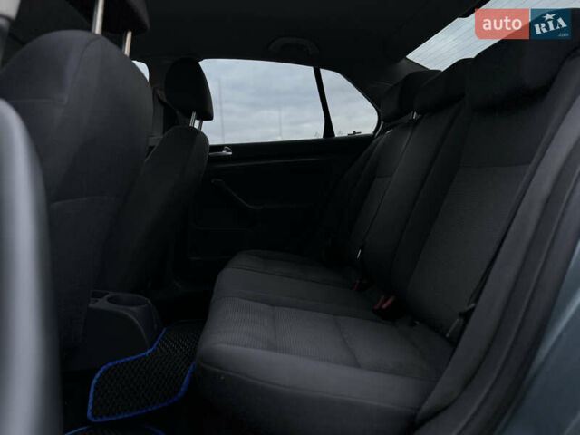 Зелений Фольксваген Джетта, об'ємом двигуна 1.6 л та пробігом 302 тис. км за 4999 $, фото 21 на Automoto.ua