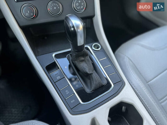 Оранжевый Фольксваген Джетта, объемом двигателя 1.4 л и пробегом 140 тыс. км за 10899 $, фото 20 на Automoto.ua