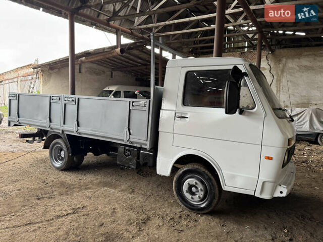 Белый Фольксваген ЛТ, объемом двигателя 2.5 л и пробегом 300 тыс. км за 3999 $, фото 1 на Automoto.ua