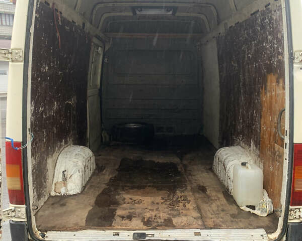 Белый Фольксваген ЛТ, объемом двигателя 2.5 л и пробегом 340 тыс. км за 5150 $, фото 8 на Automoto.ua