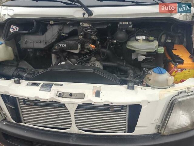 Белый Фольксваген ЛТ, объемом двигателя 2.46 л и пробегом 400 тыс. км за 9500 $, фото 17 на Automoto.ua