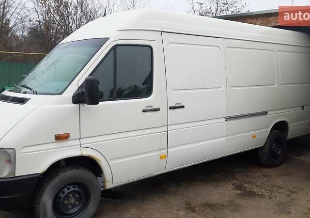 Белый Фольксваген ЛТ, объемом двигателя 2.46 л и пробегом 471 тыс. км за 10500 $, фото 1 на Automoto.ua