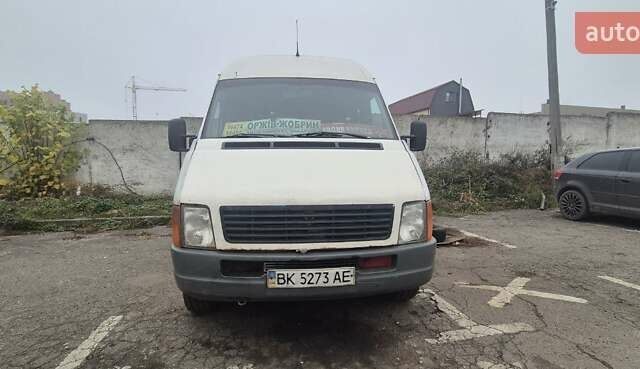 Белый Фольксваген ЛТ, объемом двигателя 2.5 л и пробегом 400 тыс. км за 5000 $, фото 1 на Automoto.ua