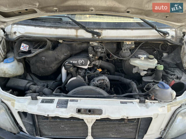 Белый Фольксваген ЛТ, объемом двигателя 2.5 л и пробегом 320 тыс. км за 6800 $, фото 14 на Automoto.ua