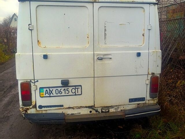 Белый Фольксваген ЛТ, объемом двигателя 2.4 л и пробегом 500 тыс. км за 1500 $, фото 1 на Automoto.ua