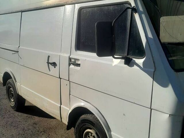 Білий Фольксваген ЛТ, об'ємом двигуна 2.4 л та пробігом 0 тис. км за 2300 $, фото 1 на Automoto.ua