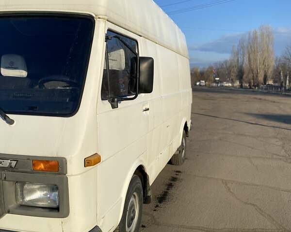 Белый Фольксваген ЛТ, объемом двигателя 2.38 л и пробегом 4 тыс. км за 3200 $, фото 1 на Automoto.ua