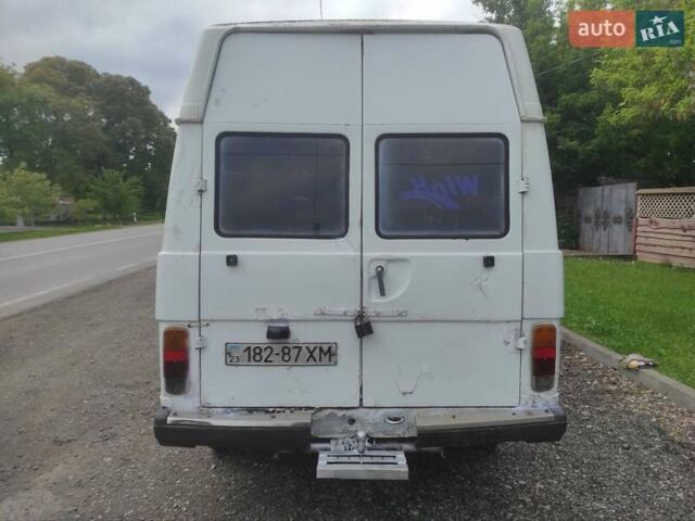 Белый Фольксваген ЛТ, объемом двигателя 2.4 л и пробегом 200 тыс. км за 950 $, фото 2 на Automoto.ua