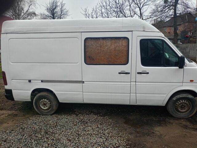 Белый Фольксваген ЛТ, объемом двигателя 2 л и пробегом 300 тыс. км за 3999 $, фото 1 на Automoto.ua