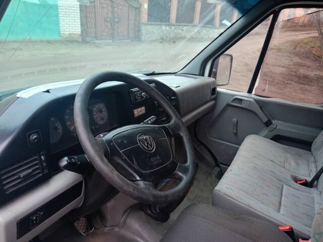 Белый Фольксваген ЛТ, объемом двигателя 2 л и пробегом 300 тыс. км за 3999 $, фото 2 на Automoto.ua