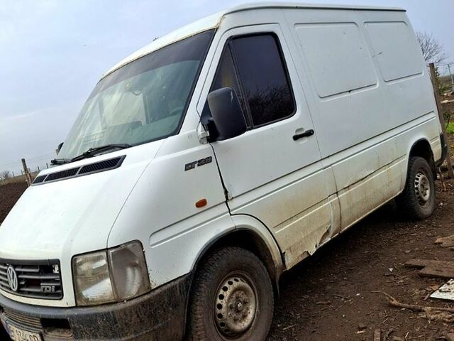 Белый Фольксваген ЛТ, объемом двигателя 2.5 л и пробегом 300 тыс. км за 3800 $, фото 5 на Automoto.ua