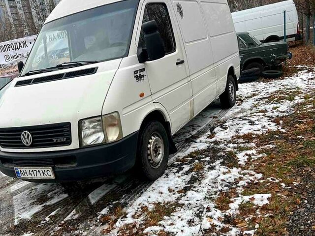 Белый Фольксваген ЛТ, объемом двигателя 2.5 л и пробегом 400 тыс. км за 5500 $, фото 1 на Automoto.ua