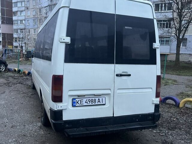 Белый Фольксваген ЛТ, объемом двигателя 2.5 л и пробегом 400 тыс. км за 3500 $, фото 2 на Automoto.ua