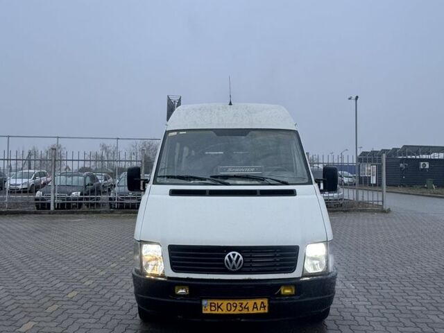 Белый Фольксваген ЛТ, объемом двигателя 2.5 л и пробегом 448 тыс. км за 5000 $, фото 1 на Automoto.ua