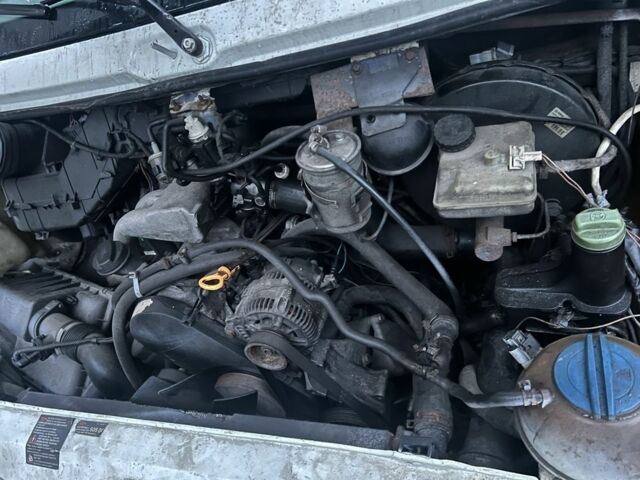 Белый Фольксваген ЛТ, объемом двигателя 2.5 л и пробегом 400 тыс. км за 3500 $, фото 8 на Automoto.ua