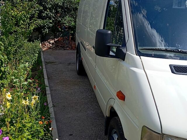 Белый Фольксваген ЛТ, объемом двигателя 2.8 л и пробегом 555 тыс. км за 15000 $, фото 2 на Automoto.ua