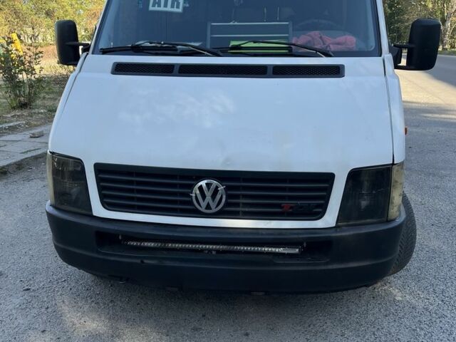 Белый Фольксваген ЛТ, объемом двигателя 2.5 л и пробегом 150 тыс. км за 8500 $, фото 2 на Automoto.ua