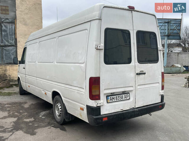 Белый Фольксваген ЛТ, объемом двигателя 2.5 л и пробегом 460 тыс. км за 5800 $, фото 2 на Automoto.ua