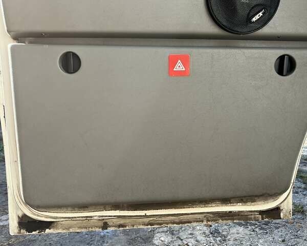 Белый Фольксваген ЛТ, объемом двигателя 2.46 л и пробегом 700 тыс. км за 9000 $, фото 5 на Automoto.ua