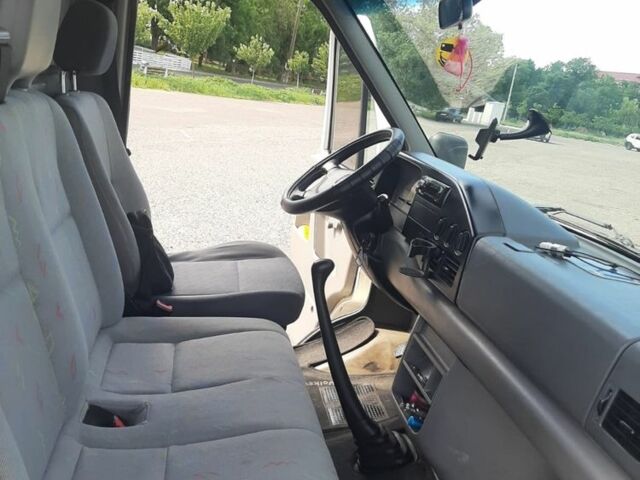 Белый Фольксваген ЛТ, объемом двигателя 2.5 л и пробегом 500 тыс. км за 9500 $, фото 2 на Automoto.ua