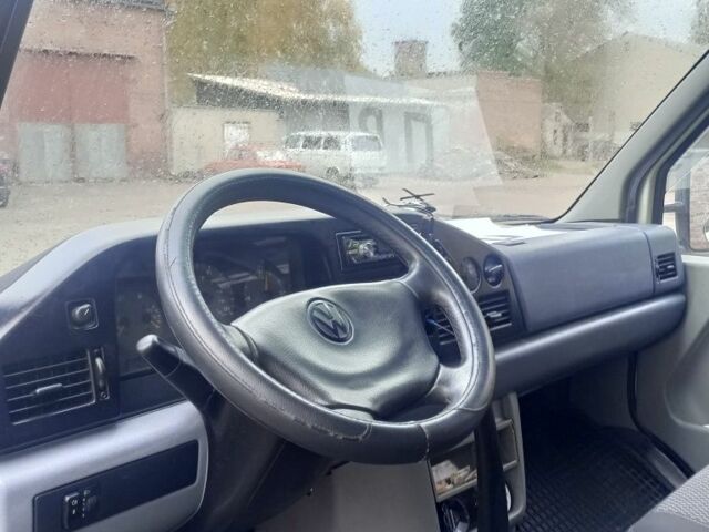 Белый Фольксваген ЛТ, объемом двигателя 2.5 л и пробегом 400 тыс. км за 4000 $, фото 5 на Automoto.ua