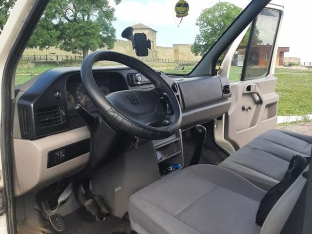 Белый Фольксваген ЛТ, объемом двигателя 2.5 л и пробегом 500 тыс. км за 9500 $, фото 1 на Automoto.ua