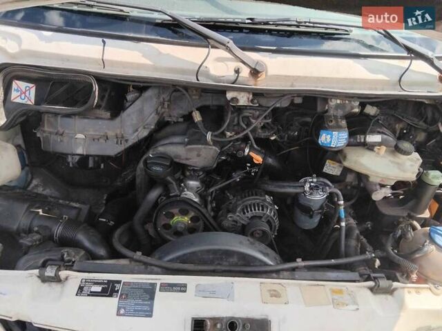 Белый Фольксваген ЛТ, объемом двигателя 2.5 л и пробегом 245 тыс. км за 9999 $, фото 6 на Automoto.ua