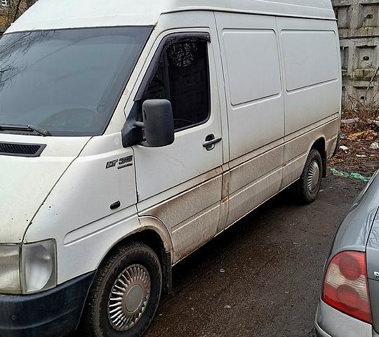 Белый Фольксваген ЛТ, объемом двигателя 2.5 л и пробегом 637 тыс. км за 5500 $, фото 1 на Automoto.ua