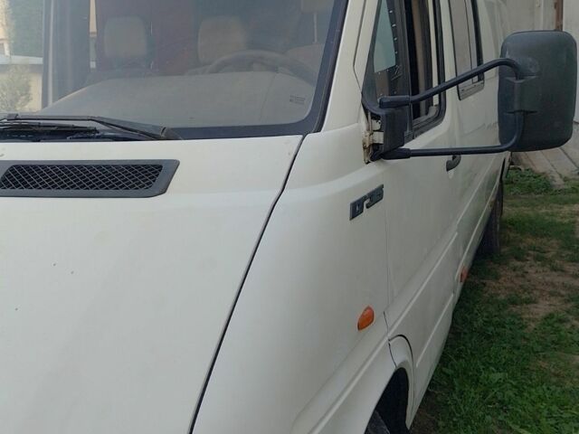 Белый Фольксваген ЛТ, объемом двигателя 2.5 л и пробегом 712 тыс. км за 4700 $, фото 1 на Automoto.ua