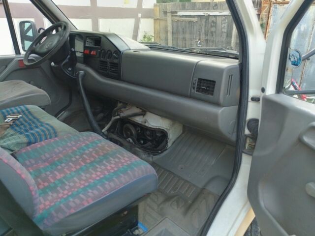 Белый Фольксваген ЛТ, объемом двигателя 2.5 л и пробегом 712 тыс. км за 4700 $, фото 4 на Automoto.ua