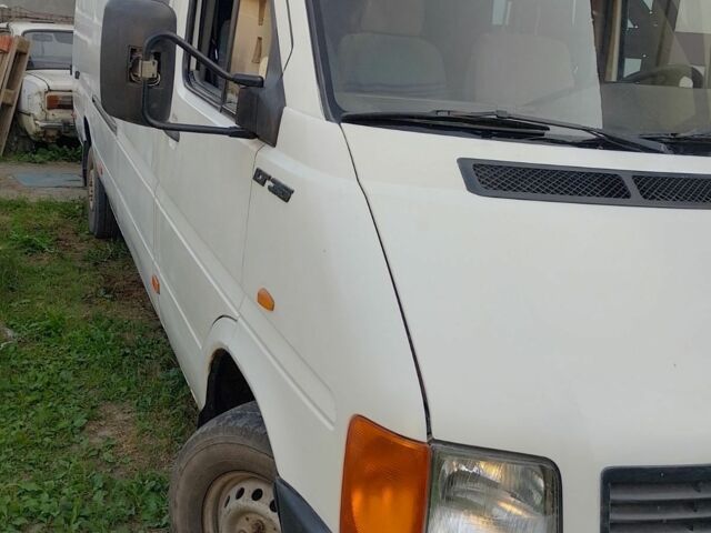 Белый Фольксваген ЛТ, объемом двигателя 2.5 л и пробегом 712 тыс. км за 4700 $, фото 2 на Automoto.ua