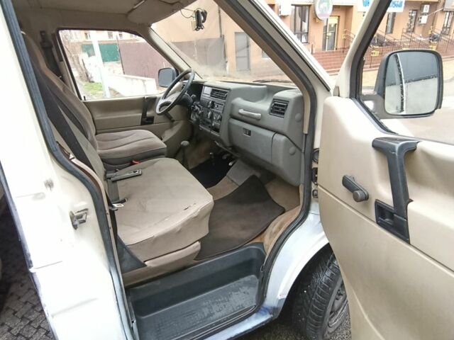 Белый Фольксваген ЛТ, объемом двигателя 2.4 л и пробегом 440 тыс. км за 2900 $, фото 5 на Automoto.ua