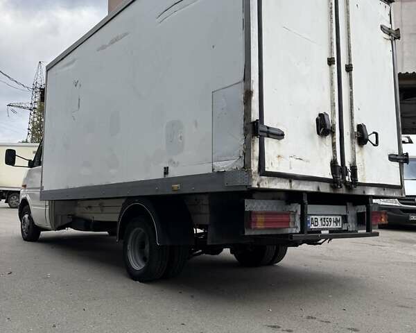 Белый Фольксваген ЛТ, объемом двигателя 2.8 л и пробегом 330 тыс. км за 6199 $, фото 5 на Automoto.ua
