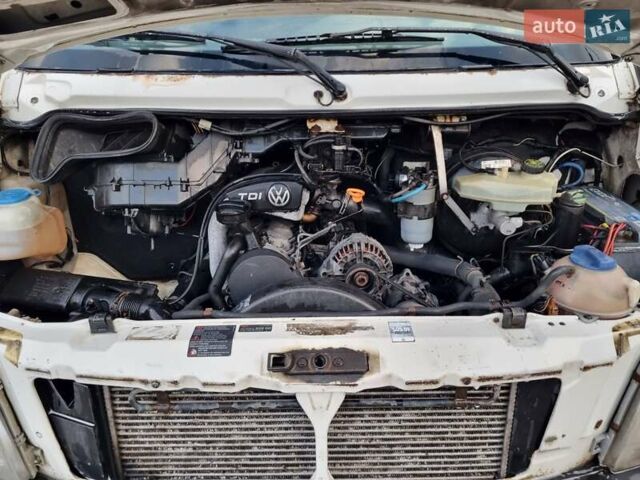 Белый Фольксваген ЛТ, объемом двигателя 2.46 л и пробегом 800 тыс. км за 8500 $, фото 7 на Automoto.ua