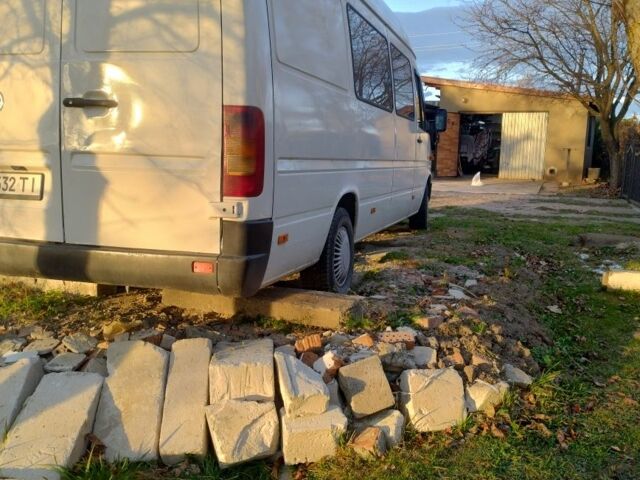 Белый Фольксваген ЛТ, объемом двигателя 2.5 л и пробегом 400 тыс. км за 7500 $, фото 3 на Automoto.ua