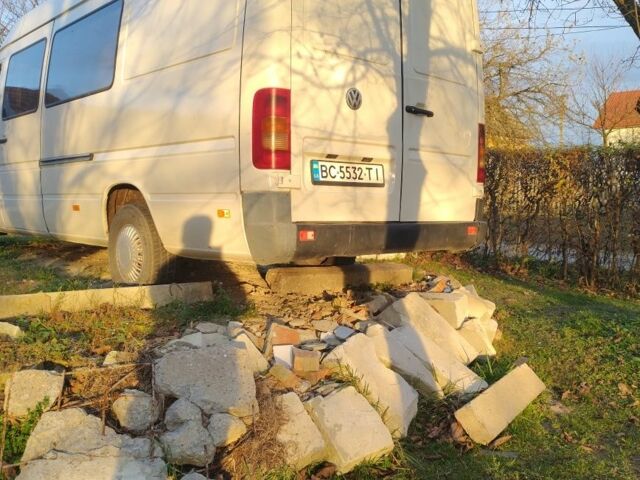 Белый Фольксваген ЛТ, объемом двигателя 2.5 л и пробегом 400 тыс. км за 7500 $, фото 2 на Automoto.ua