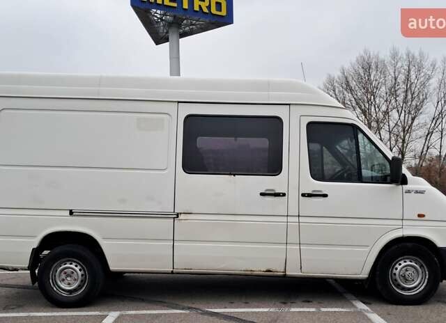 Белый Фольксваген ЛТ, объемом двигателя 2.46 л и пробегом 297 тыс. км за 9000 $, фото 2 на Automoto.ua