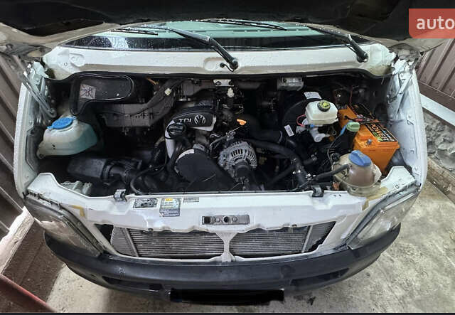 Белый Фольксваген ЛТ, объемом двигателя 2.46 л и пробегом 495 тыс. км за 8300 $, фото 1 на Automoto.ua