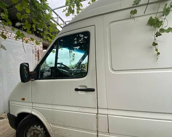 Белый Фольксваген ЛТ, объемом двигателя 2.5 л и пробегом 520 тыс. км за 4900 $, фото 1 на Automoto.ua