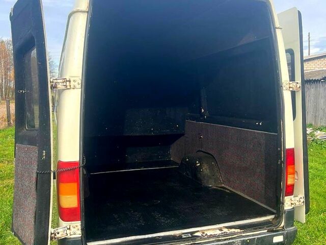 Белый Фольксваген ЛТ, объемом двигателя 2.5 л и пробегом 651 тыс. км за 8400 $, фото 2 на Automoto.ua