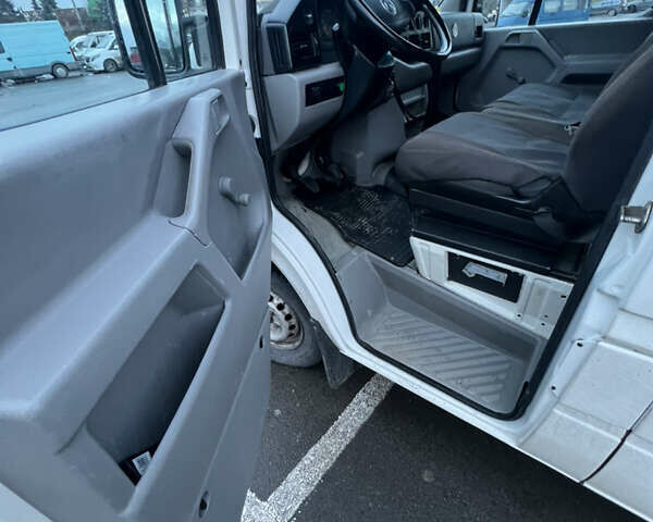 Белый Фольксваген ЛТ, объемом двигателя 2.46 л и пробегом 600 тыс. км за 9500 $, фото 11 на Automoto.ua