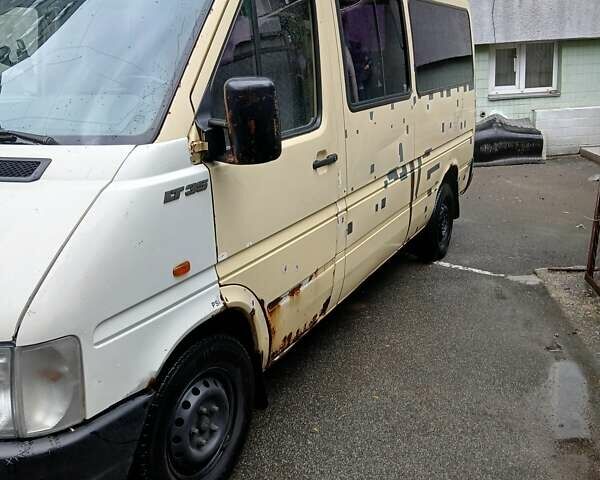 Бежевий Фольксваген ЛТ, об'ємом двигуна 2.46 л та пробігом 600 тис. км за 4500 $, фото 1 на Automoto.ua