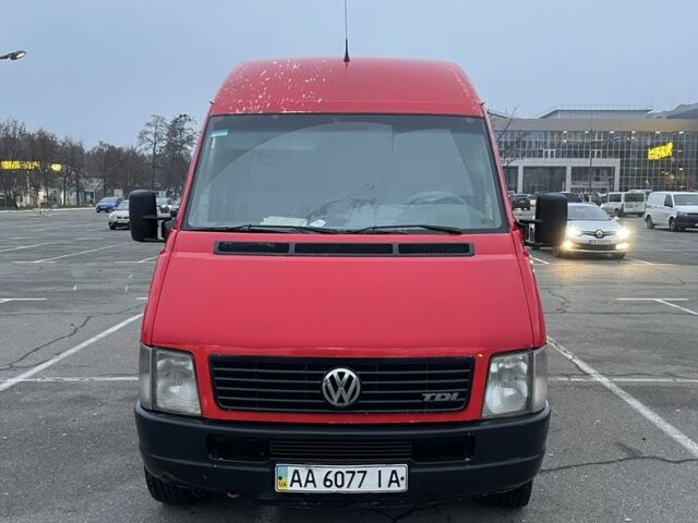 Красный Фольксваген ЛТ, объемом двигателя 2.5 л и пробегом 50 тыс. км за 4900 $, фото 1 на Automoto.ua