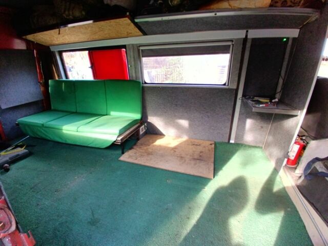 Червоний Фольксваген ЛТ, об'ємом двигуна 2.4 л та пробігом 160 тис. км за 1600 $, фото 3 на Automoto.ua