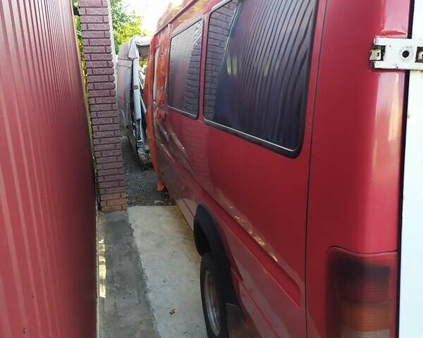 Красный Фольксваген ЛТ, объемом двигателя 2.46 л и пробегом 500 тыс. км за 1700 $, фото 2 на Automoto.ua