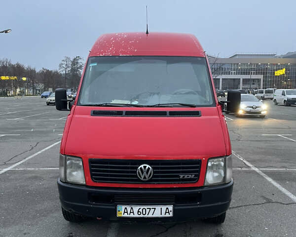Красный Фольксваген ЛТ, объемом двигателя 2.5 л и пробегом 50 тыс. км за 4900 $, фото 1 на Automoto.ua
