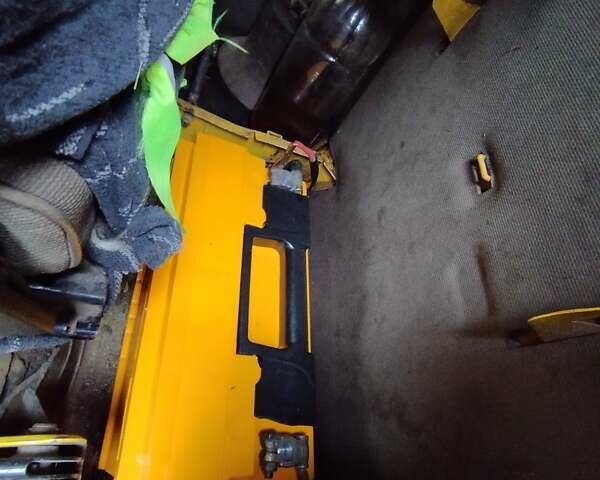 Желтый Фольксваген ЛТ, объемом двигателя 2.4 л и пробегом 400 тыс. км за 2800 $, фото 6 на Automoto.ua