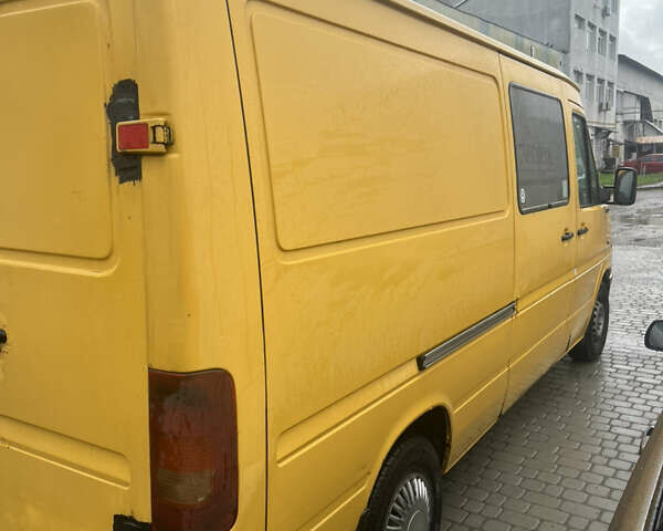 Желтый Фольксваген ЛТ, объемом двигателя 2.46 л и пробегом 510 тыс. км за 4100 $, фото 5 на Automoto.ua