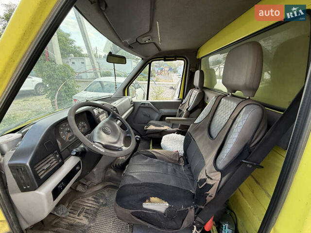 Желтый Фольксваген ЛТ, объемом двигателя 2.8 л и пробегом 421 тыс. км за 5900 $, фото 4 на Automoto.ua