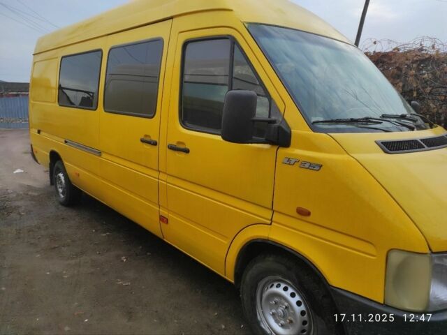 Желтый Фольксваген ЛТ, объемом двигателя 2.5 л и пробегом 928 тыс. км за 6800 $, фото 1 на Automoto.ua